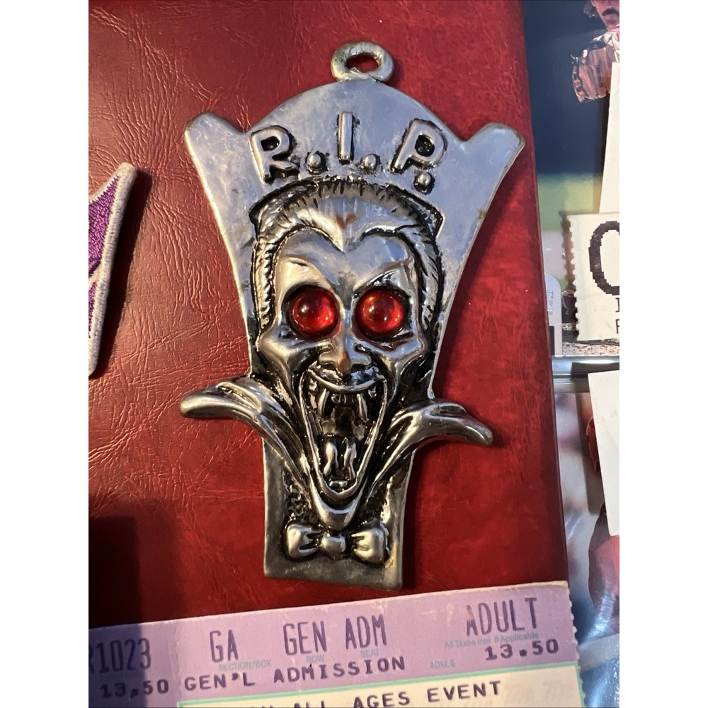 VTG 1990s Vampire Pendant w/ Red Eyes – RIP Horror Goth Metal Necklace Charm